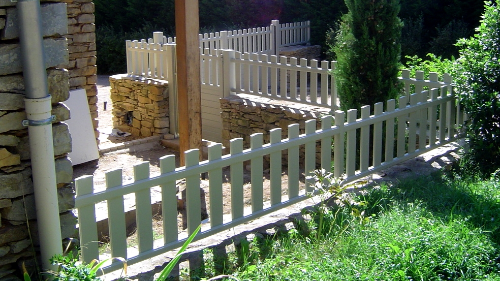 clôture, portillon et portail barreaudé