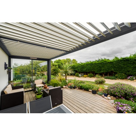 pergola en aluminium avec coulissant sur le pignon