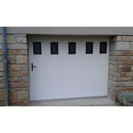 porte de garage en pvc coulissante avec hublots - teinte blanc