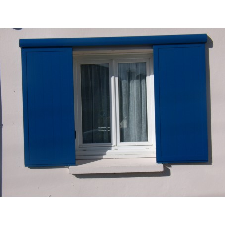 volets aluminium bleu suspendus et coulissants sur rail