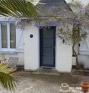 porte d'entrée en pvc de couleur gris anthracite avec panneau de verre